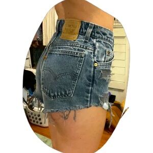Levi’s Cutoff Jean Shorts